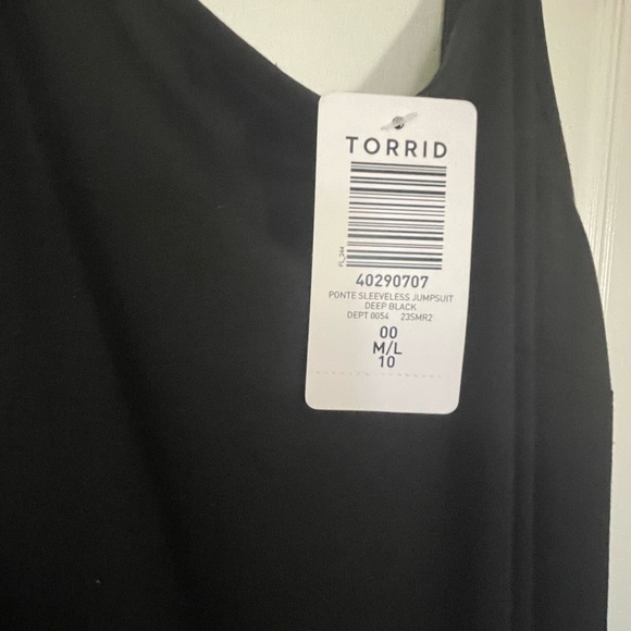 Ponte Sleeveless Jumpsuit Torrid - Picture 9 of 12